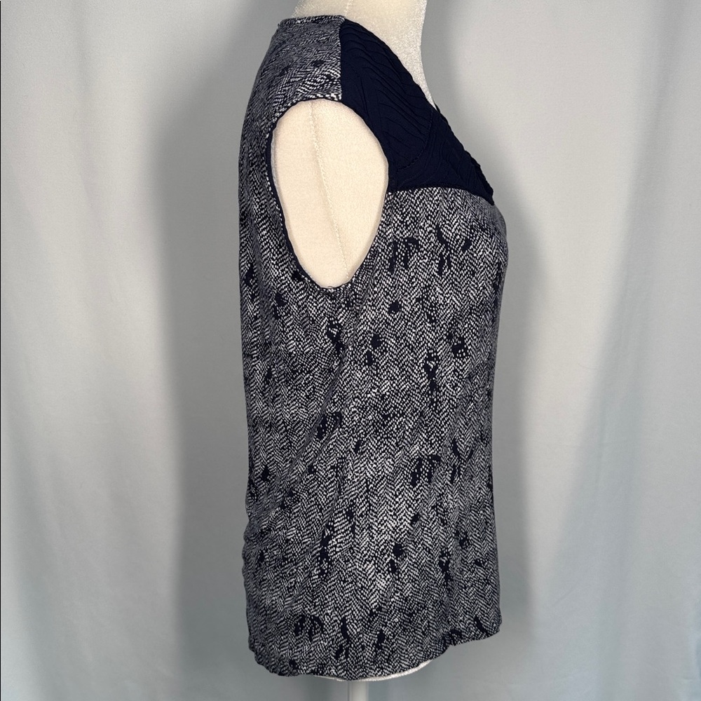 ❤️3/$30 Daniel Rainn Navy and White Women's Top - Picture 4 of 8
